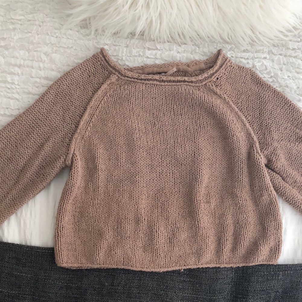 FREE PEOPLE CROPPED SWEATER W/ CUT OUTS